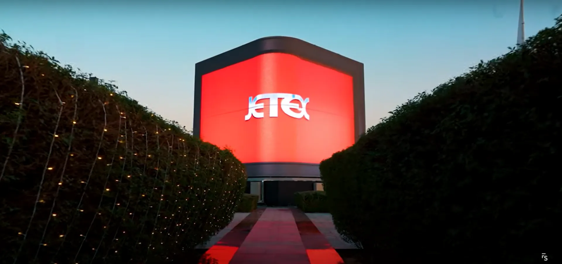 Large-format Jetex LED cube display